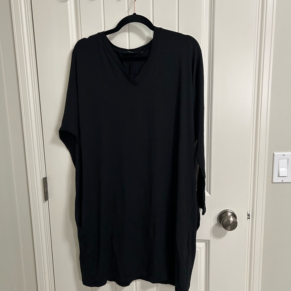 Memi Collective Black V-Neck everyday dress
4